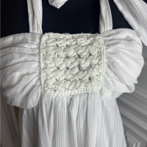 Elegant White Halter Dress - Picture 8 of 14